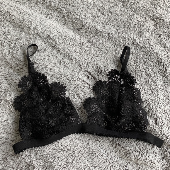 Other - black lace floral design bralette